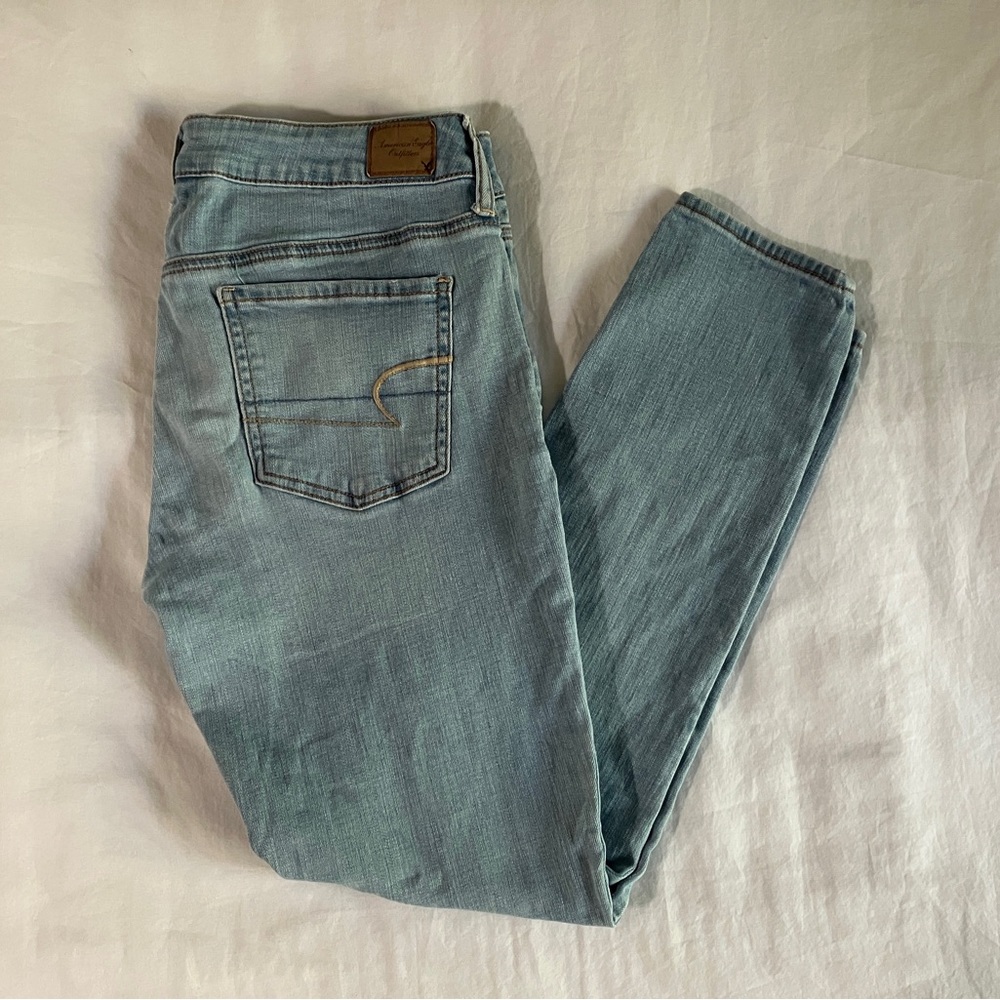 American Eagle Super Stretch Jeggings Light Wash Embroidery Detail Size 10R